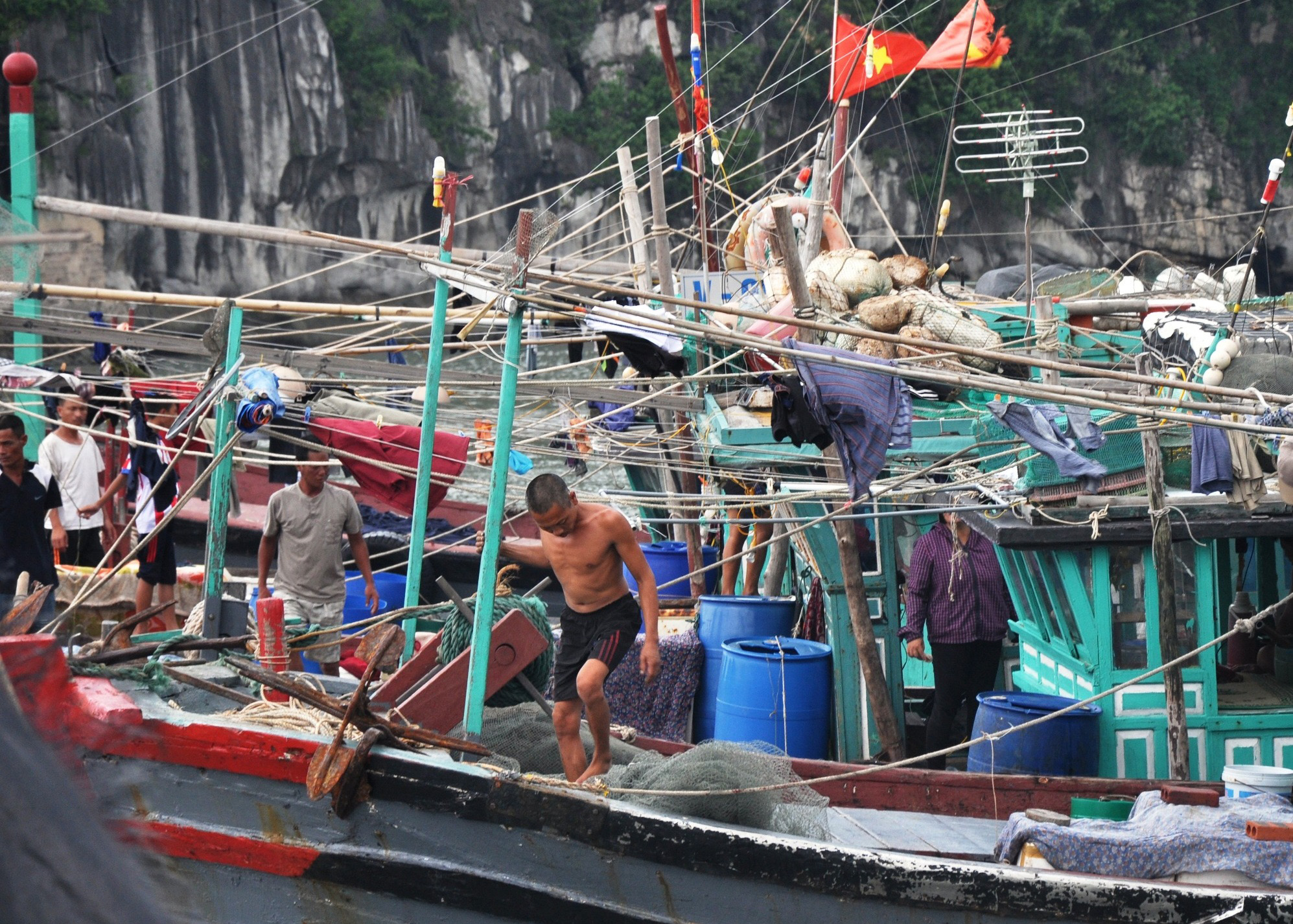 Ngư dân tỉnh Quảng Ninh neo đậu tàu thuyền tránh bão số 1Ảnh: TRỌNG ĐỨC