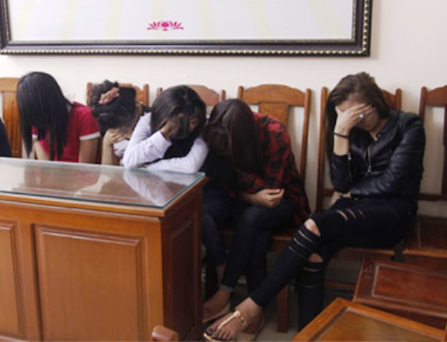 C&oacute; rất nhiều ch&acirc;n d&agrave;i tham gia sử dụng ma t&uacute;y tại qu&aacute;n h&aacute;t
