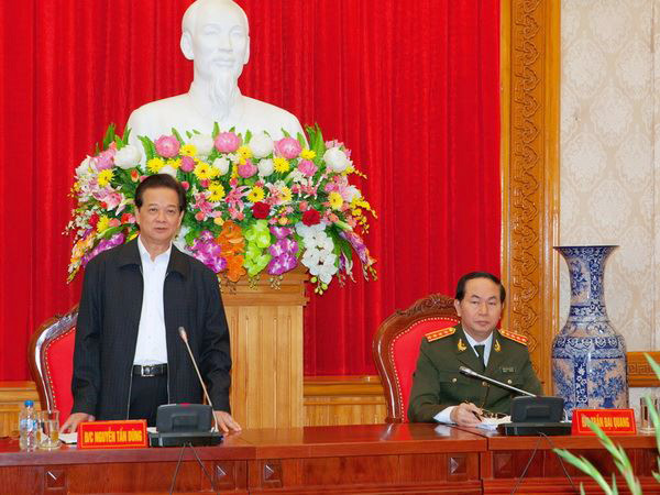 Thủ tướng Nguyễn Tấn Dũng l&agrave;m việc với Đảng ủy C&ocirc;ng an Trung ương v&agrave; l&atilde;nh đạo Bộ C&ocirc;ng an về t&igrave;nh h&igrave;nh, kết quả c&ocirc;ng t&aacute;c C&ocirc;ng an năm 2014; phương hướng, nhiệm vụ c&ocirc;ng t&aacute;c năm 2015 - Ảnh: TTXVN