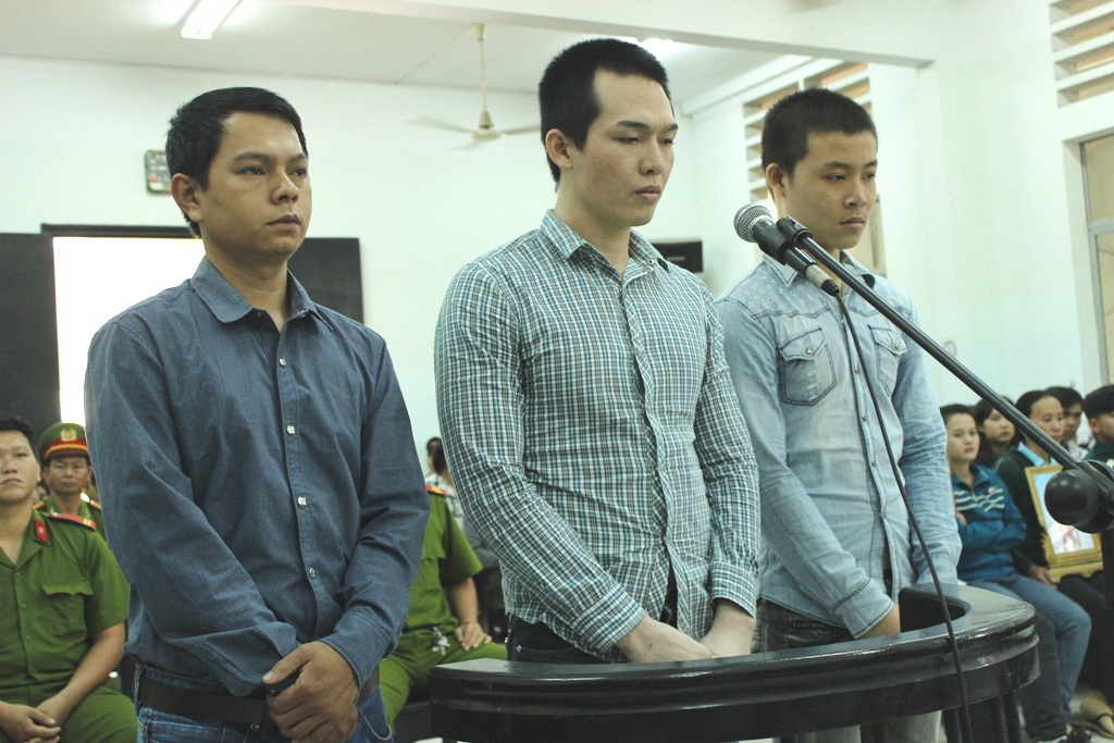C&aacute;c bị c&aacute;o trước v&agrave;nh m&oacute;ng ngựa
