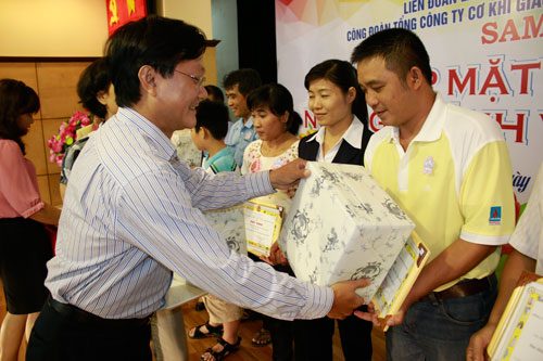 Vun đắp tình cảm gia đình