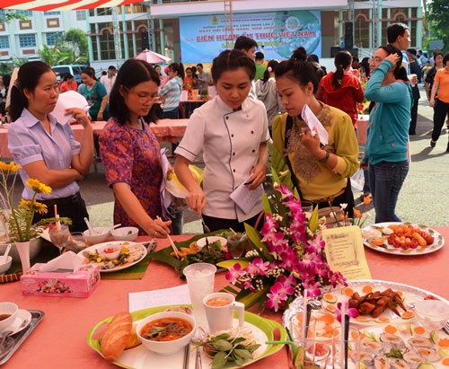 Nhiều hoạt động chăm lo công nhân khó khăn