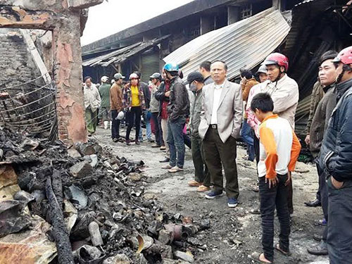 Cháy chợ giữa đêm, thiệt hại 30 tỉ đồng