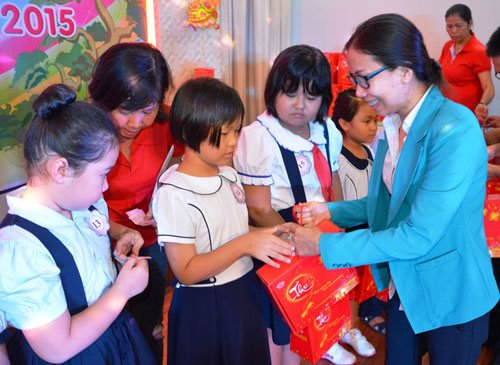 Tổ chức Trung thu cho con CNVC-LĐ khó khăn