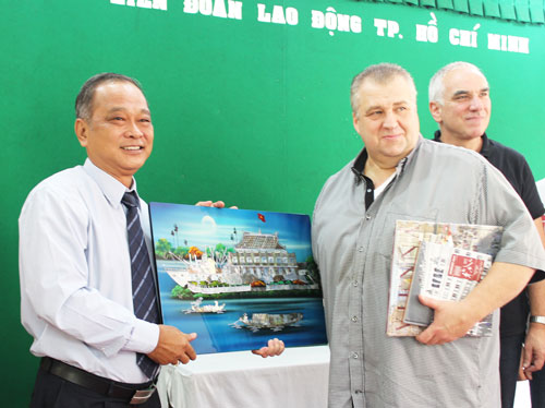 Chia sẻ kinh nghiệm hoạt động với Công đoàn Áo