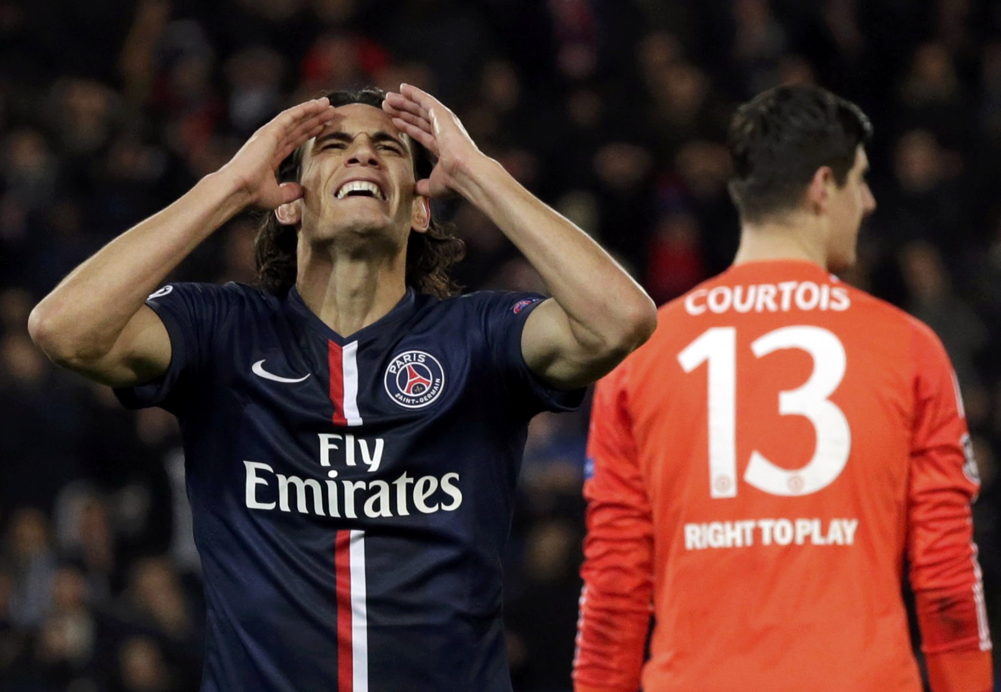 Courtois khiến Cavani nản lòng