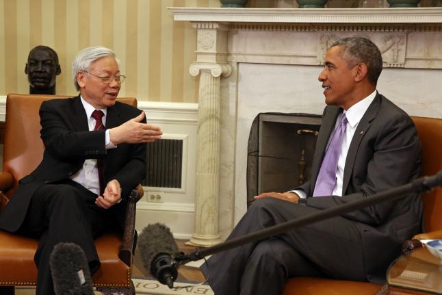 Tổng B&iacute; thư Nguyễn Ph&uacute; Trọng v&agrave; Tổng thống Barack Obama đ&atilde; c&oacute; cuộc trao đổi th&acirc;n mật, x&acirc;y dựng, thẳng thắng, ch&acirc;n t&igrave;nh tại ph&ograve;ng bầu dục của Nh&agrave; trắng - Ảnh: UPI