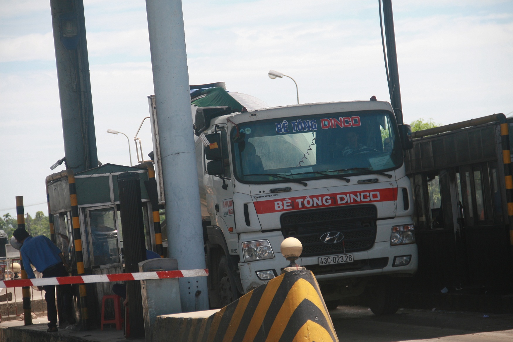 Người d&acirc;n, doanh nghiệp tiếp tục bị &ldquo;m&oacute;c t&uacute;i&rdquo; tại Trạm thu ph&iacute; Tam Kỳ