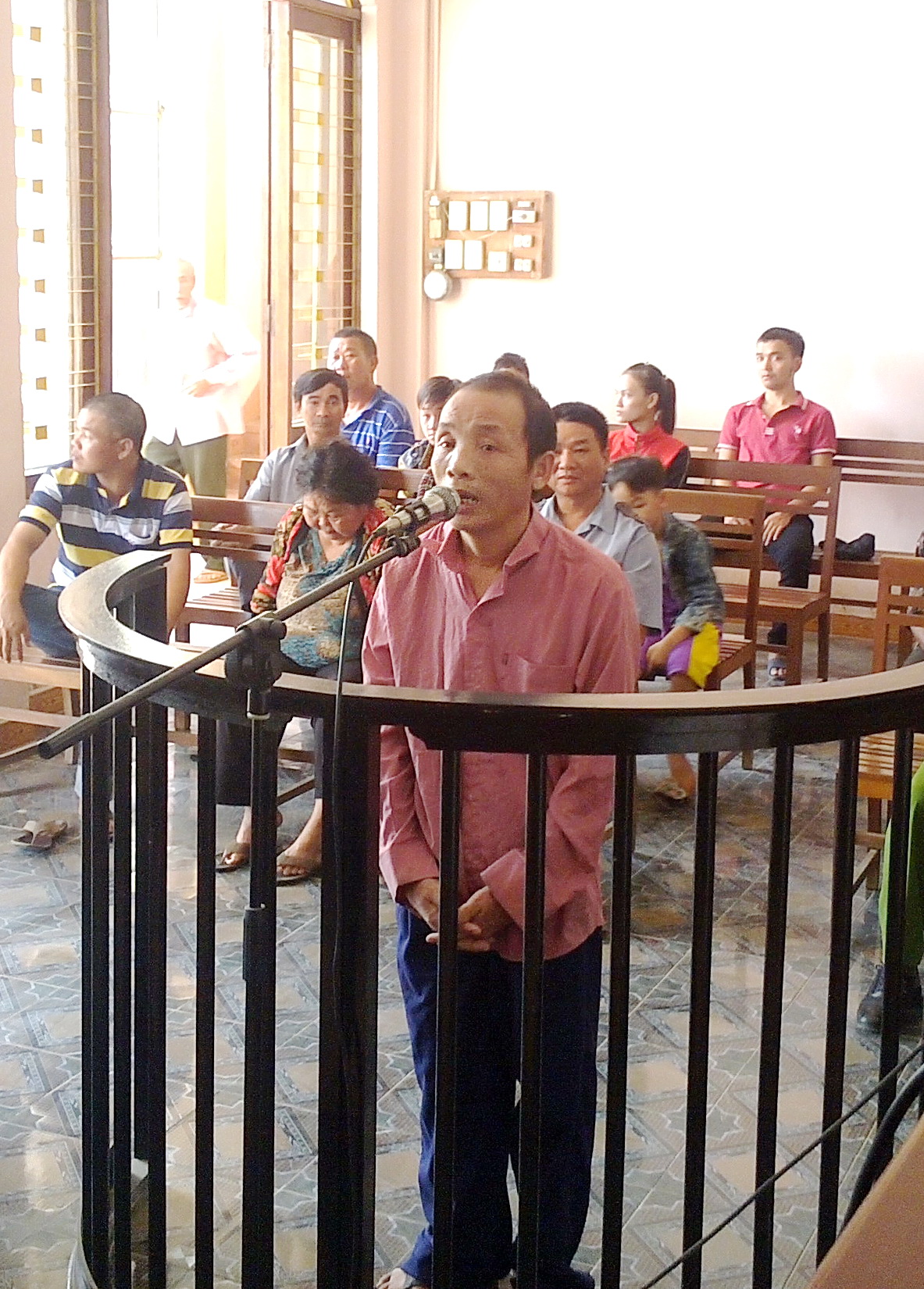 Trần Văn Anh tại phi&ecirc;n t&ograve;a sơ thẩm