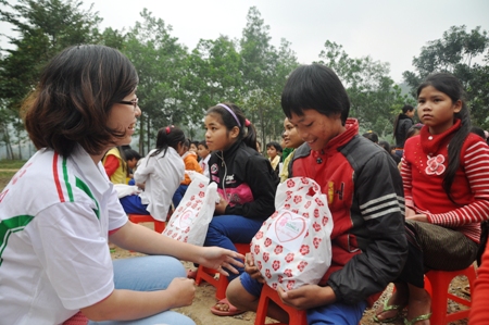 Lo Tết cho trẻ em, sinh viên nghèo