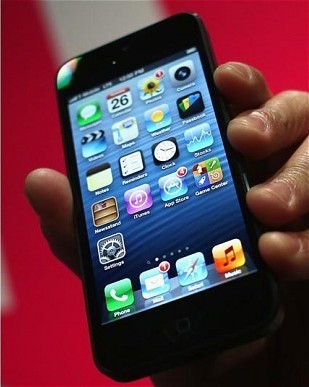 Cậu bé 5 tuổi "tố" mẹ trộm iPhone