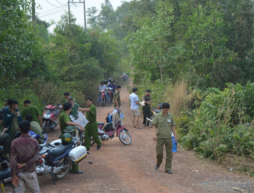 B&aacute;n k&iacute;nh khoảng 3 km xung quanh hiện trường vẫn đang được lực lượng chức năng phong tỏa nghi&ecirc;m ngặt