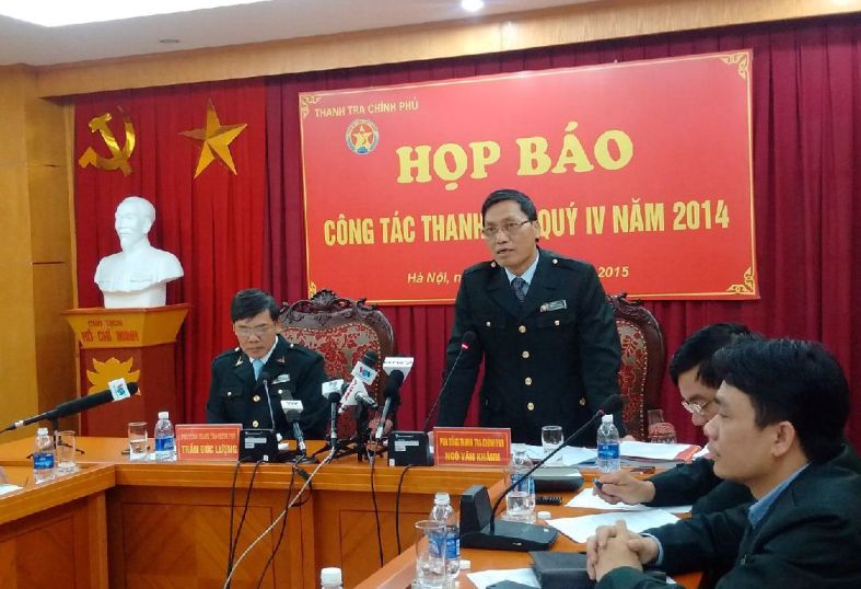 C&aacute;c Ph&oacute; Tổng Thanh tra Ng&ocirc; Văn Kh&aacute;nh (đứng) v&agrave; Trần Đức Lượng chủ tr&igrave; buổi họp b&aacute;o ng&agrave;y 23-1