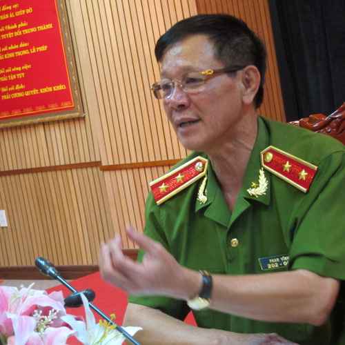 Trung tướng Phan Văn Vĩnh: Ri&ecirc;ng hi&ecirc;̣n trường vụ án này được khám nghi&ecirc;̣m tới 4 l&acirc;̀n, cứ khám xong, th&acirc;́y có đi&ecirc;̉m chưa an t&acirc;m lại làm lại từ đ&acirc;̀u