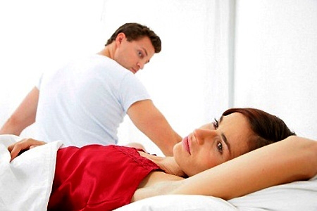 Vùng kín đau rát, bong mảng sau kỳ kinh