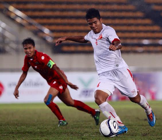 Đức Chinh với b&agrave;n ấn định chiến thắng 2-0 cho U19 Việt Nam