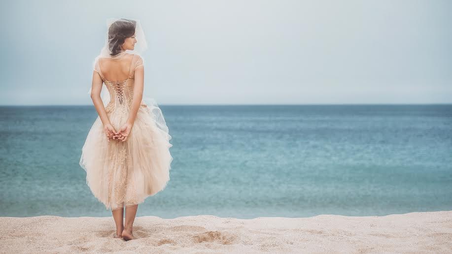 Bộ ảnh được chụp nhiếp ảnh gia Trịnh Quốc Huy chụp ở Phan Rang với sự hỗ trợ của stylist Nguyễn Thiện Khiêm, makeup Trí Trần và costume Joli Poli