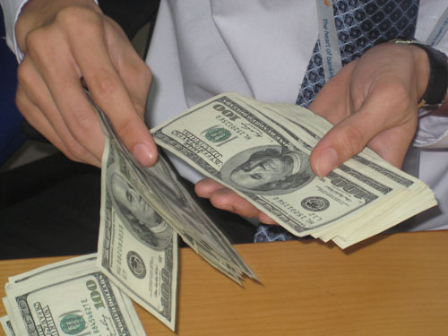 Giá USD giảm mạnh sau quyết định của FED