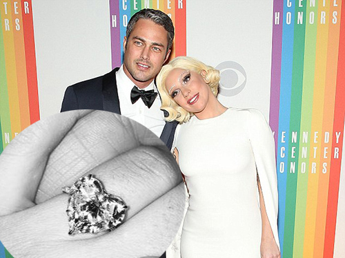 Lady Gaga khoe nhẫn, xác nhận đính hôn