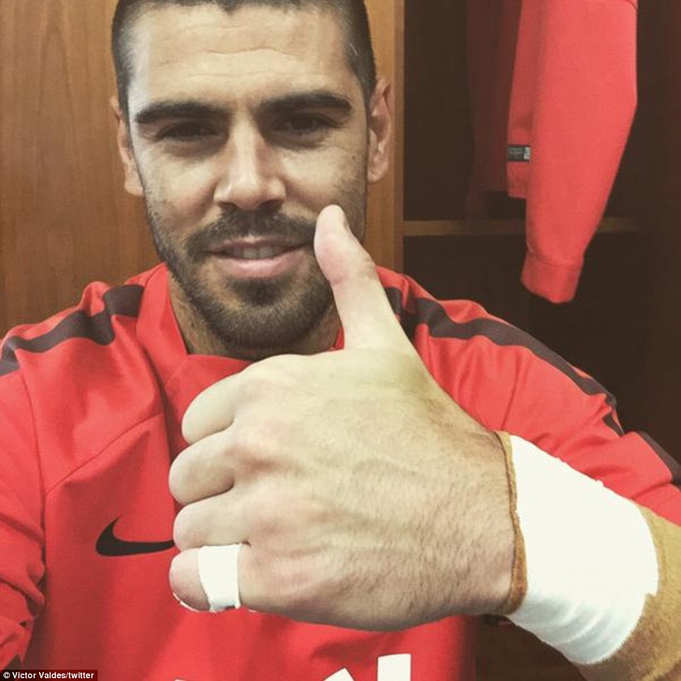 Valdes ở nh&agrave; v&agrave; đang t&igrave;m đường ra đi