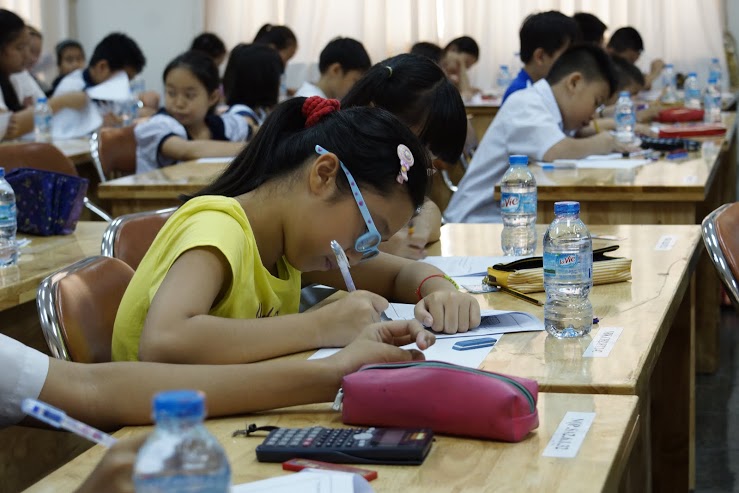 Th&iacute; sinh dự thi v&ograve;ng 2 của cuộc thi English Champion 2015