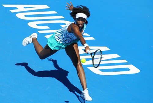 Venus l&ecirc;n ng&ocirc;i v&ocirc; địch WTA Auckland ở tuổi 35