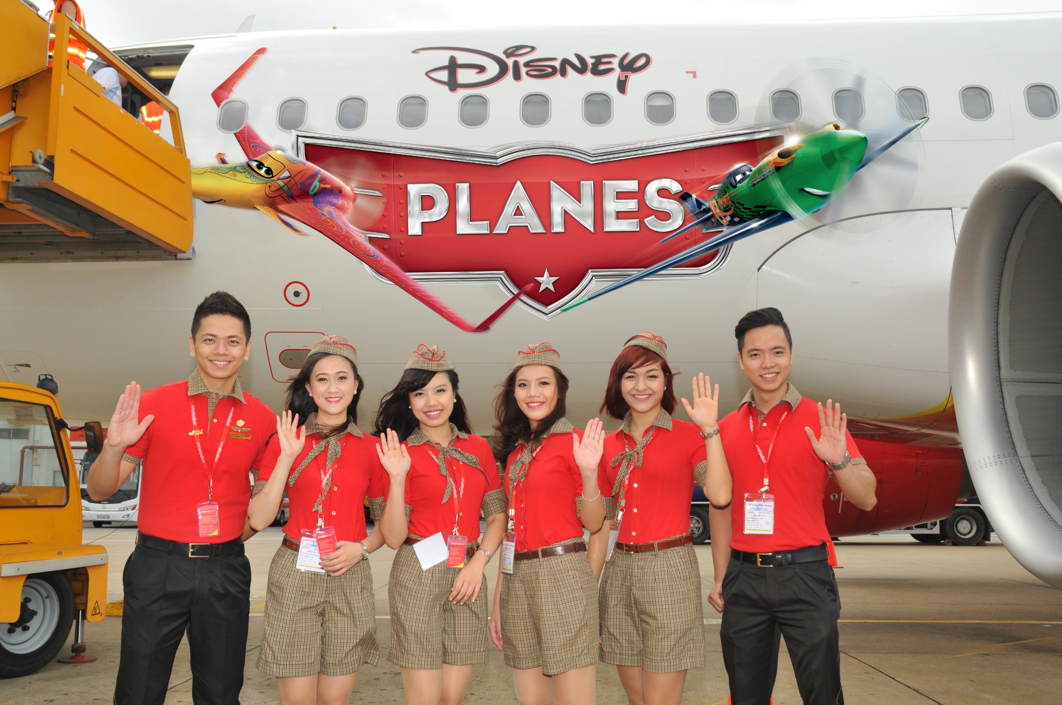 Trang phục của nữ v&agrave; nam tiếp vi&ecirc;n VietJet