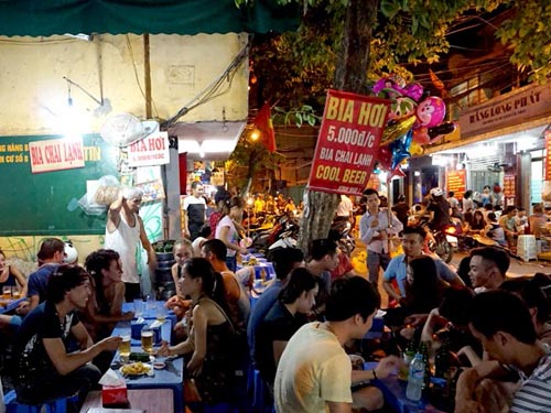 “Tao cũng uống rượu mà đâu có bệ rạc như vậy?”