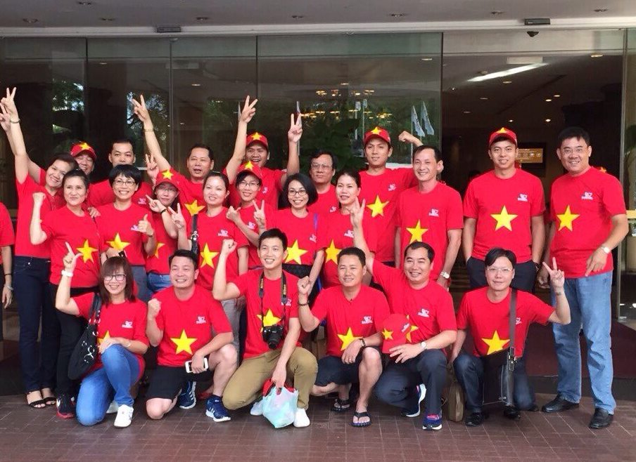 Cổ động vi&ecirc;n cuồng nhiệt với đội tuyển Việt Nam