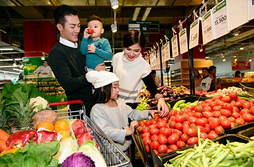 VinEco sẽ tuyển dụng v&agrave; đ&agrave;o tạo lao động địa phương để ph&aacute;t triển một đội ngũ c&ocirc;ng nh&acirc;n n&ocirc;ng nghiệp chuy&ecirc;n m&ocirc;n cao v&agrave; c&oacute; khả năng ứng dụng c&aacute;c c&ocirc;ng nghệ trồng trọt ti&ecirc;n tiến nhất