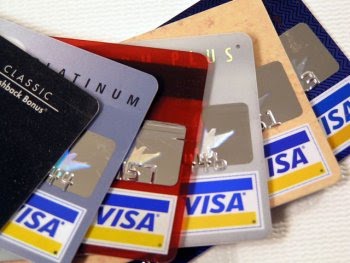 Bắt một người nước ngoài dùng thẻ visa giả rút tiền