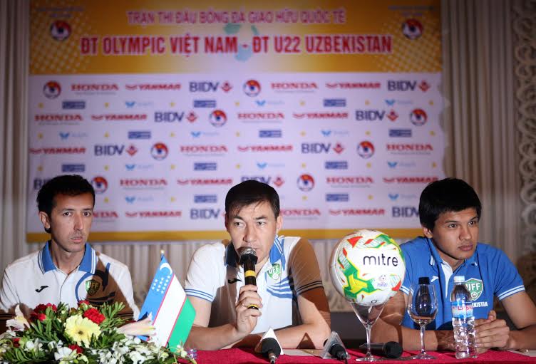 HLV U22 Uzbekistan ph&aacute;t biểu