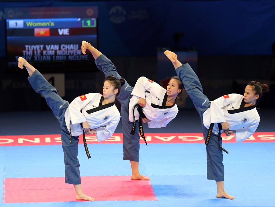 Phần thi của đội nữ taekwondo Việt Nam