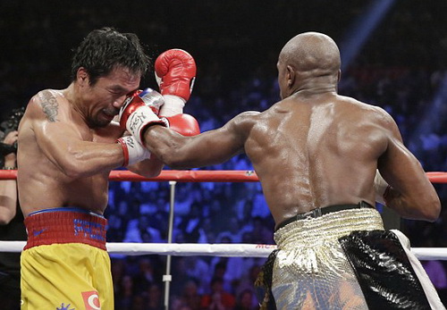 Trận siêu quyền Anh:  Thua điểm Mayweather, Pacquiao không phục