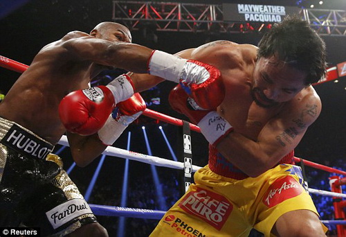 Mayweather ra đ&ograve;n li&ecirc;n ho&agrave;n ở hiệp 3