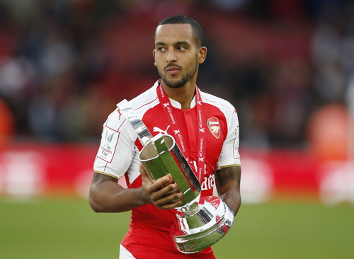 Walcott ghi b&agrave;n duy nhất, đem c&uacute;p về cho Arsenal sau 5 năm