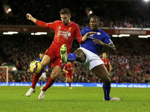 Liverpool (tr&aacute;i, Borini) để vuột chiến thắng tr&ecirc;n s&acirc;n nh&agrave; trước Leicester