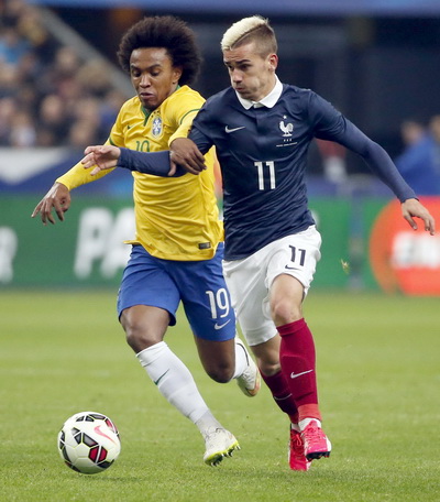 Willian thi đấu x&ocirc;ng x&aacute;o, g&oacute;p c&ocirc;ng v&agrave;o hai b&agrave;n thắng của Brazil