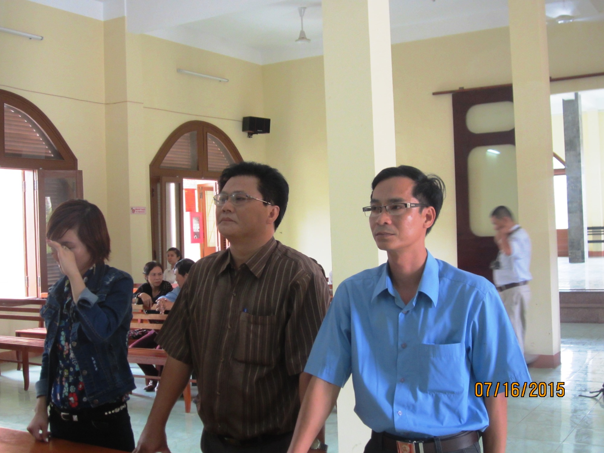 Phi&ecirc;n t&ograve;a ph&uacute;c thẩm y&ecirc;u cầu c&ocirc;ng an huyện Tuy An bồi thường v&igrave; tổ chức kh&aacute;m ngực tr&aacute;i ph&eacute;p