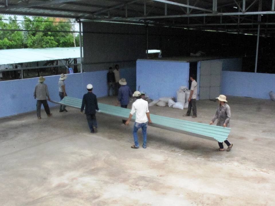 Ngày 23-6, xưởng hạt điều xây trái phép trên đất bí thư huyện tiếp tục được tháo dỡ