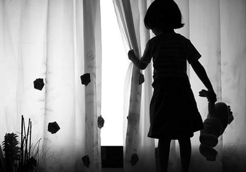 Tạm giam kẻ hiếp dâm bé 2 tuổi nhập viện