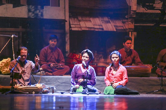 Gia đình xẩm NSND Xuân Hoạch, NSƯT Thanh Ngoan và bé Ngọc Anh