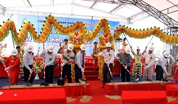Sau gần 5 tháng thi công, dự án kho xăng dầu trị giá 300 tỉ đồng đã phải dừng vì giả mạo giấy tờ.