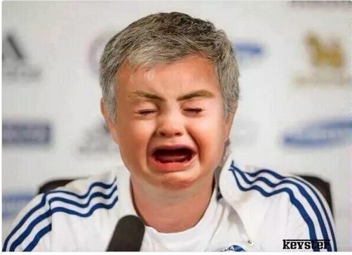 Mourinho khóc như một đứa trẻ trong cuộc họp báo