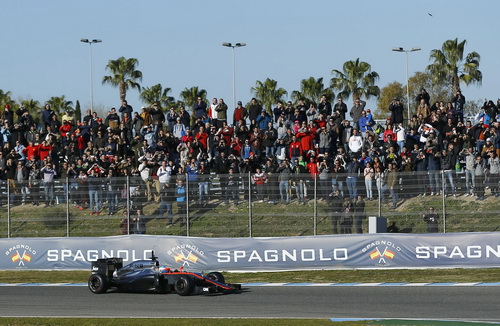 Cựu vô địch thế giới Fernando Alonso gặp nạn trên đường đua