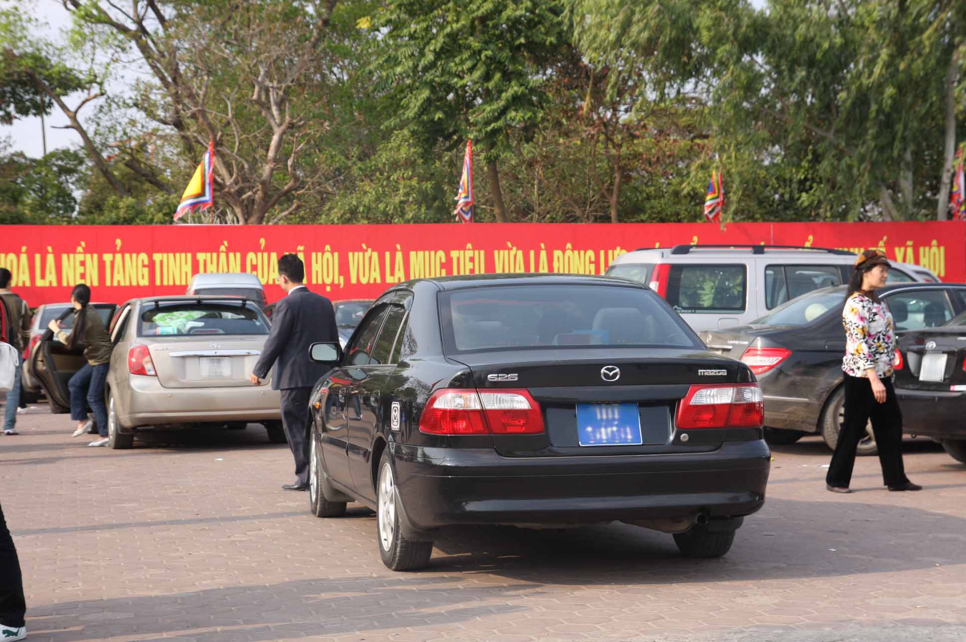 Cấp thứ trưởng, ph&oacute; chủ tịch tỉnh chỉ được d&ugrave;ng xe đưa đ&oacute;n đi l&agrave;m - Ảnh: Bảo Tr&acirc;n