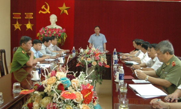 B&iacute; thư tỉnh ủy Phạm Duy Cường chỉ đạo c&aacute;c ng&agrave;nh chức năng v&agrave; ch&iacute;nh quyền huyện Văn Y&ecirc;n nỗ lực điều tra, truy bắt thủ phạm