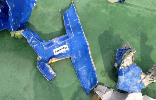Định vị xác máy bay EgyptAir dưới Địa Trung Hải