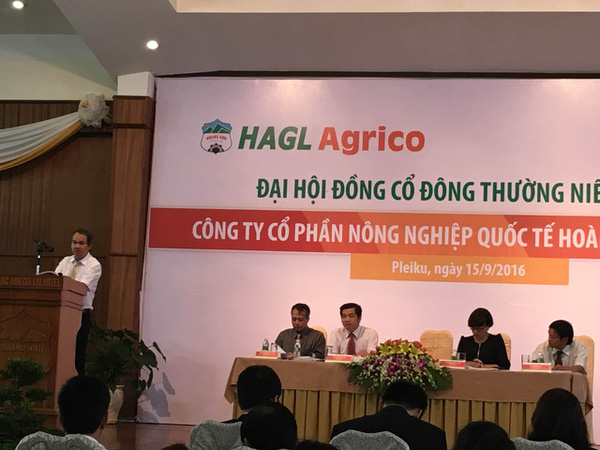 
&Ocirc;ng Đo&agrave;n Nguy&ecirc;n Đức tr&igrave;nh b&agrave;y tại đại hội
