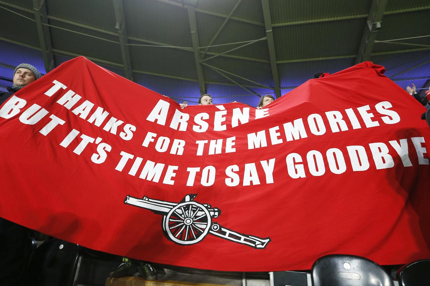 Arsenal thắng đậm, CĐV vẫn đòi sa thải HLV Wenger